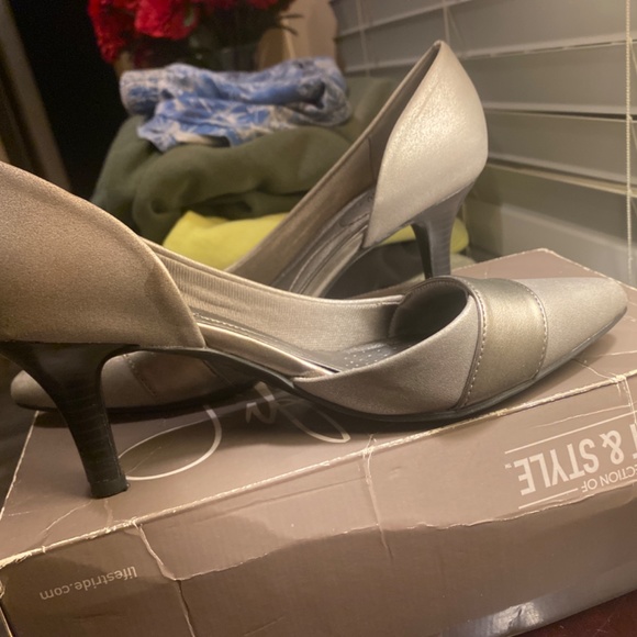 Life Stride High Heels - Picture 4 of 6